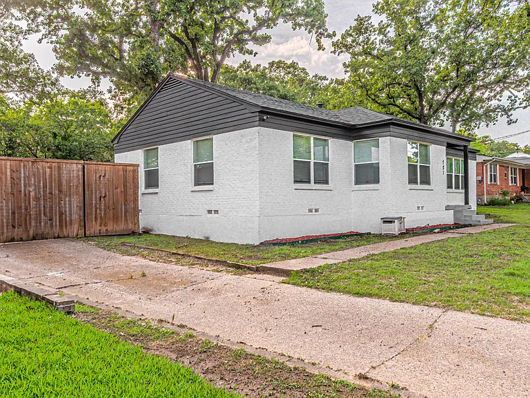 721 Bowman St — Photo 1