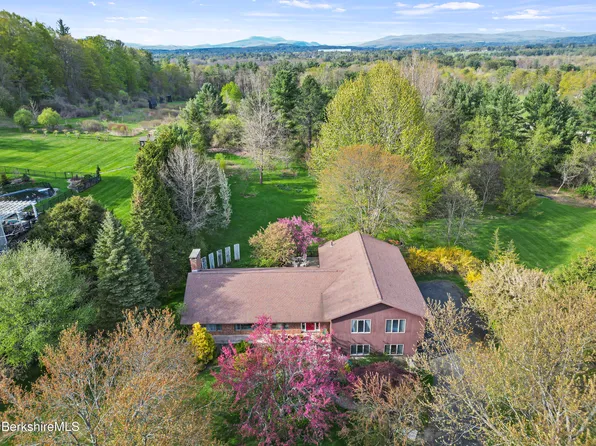 10 Lori Ct, Pittsfield, MA 01201