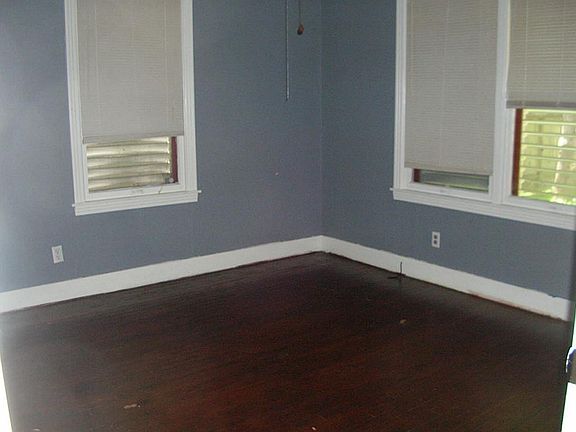5th image of 2412 Cedar Dr