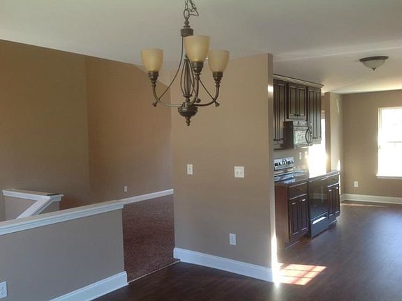 3rd image of 3614 Silver Creek Dr