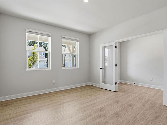 4th image of 142 Henley St W #11