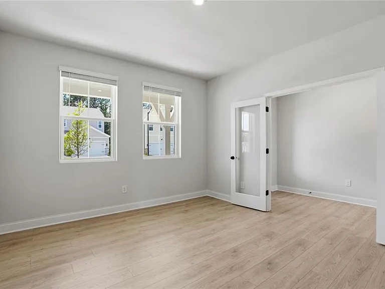142 Henley St W #11 — Photo 4