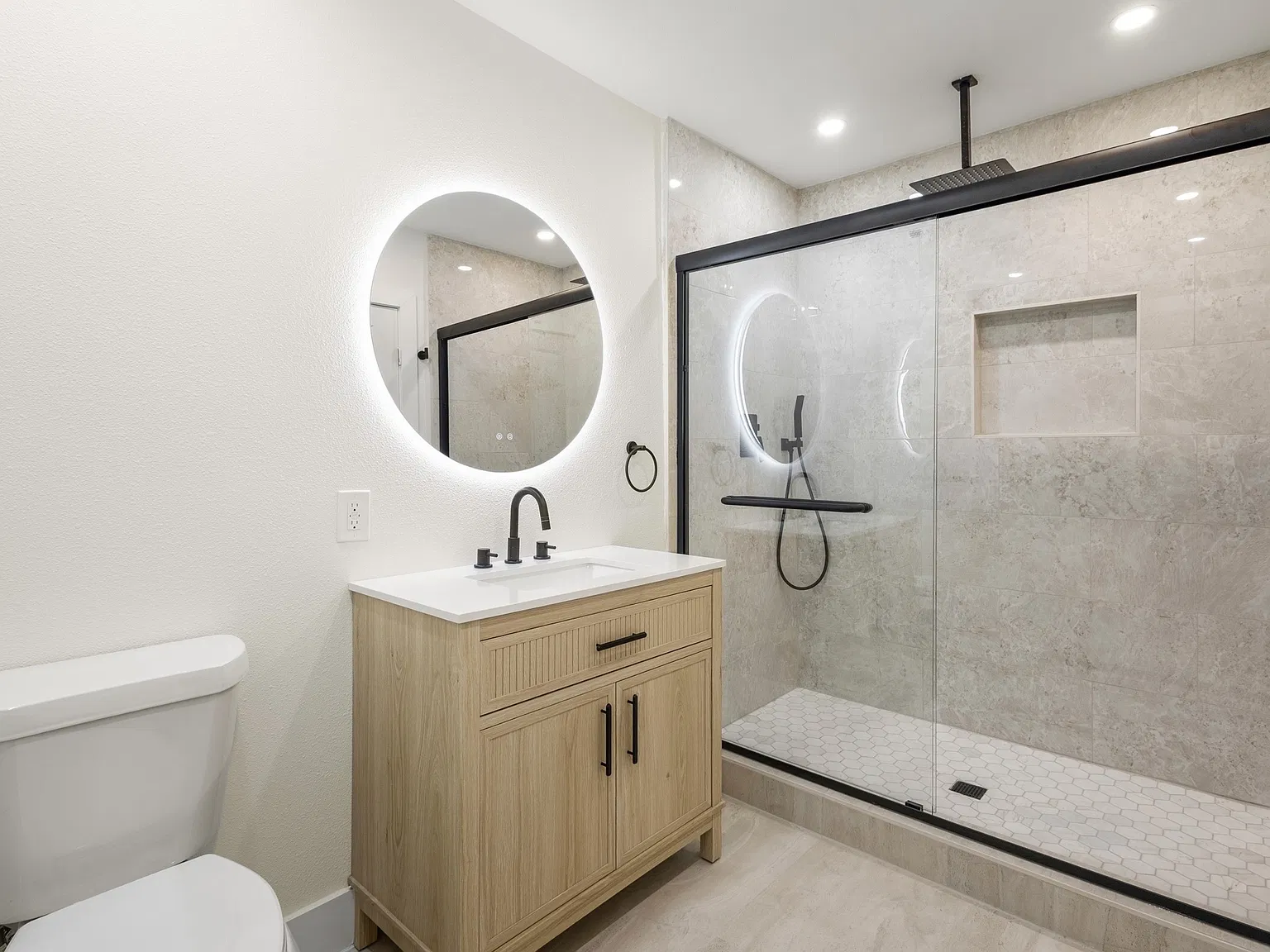 3 bed, 1299 sqft, $2,899 — Photo 3