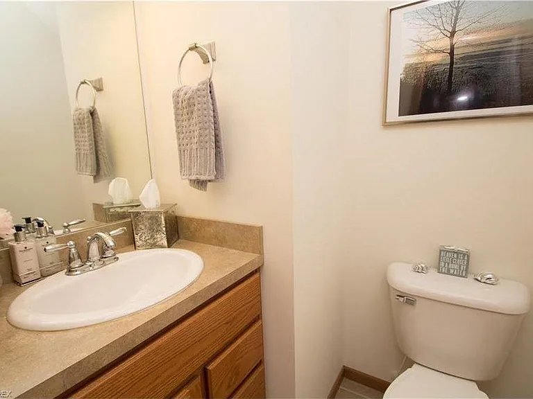 1053 Beachview Rd — Photo 10