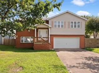 814 Misty Valley Rd, O'Fallon, IL 62269