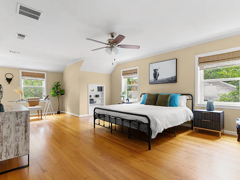 1505 N Riverside Dr — Photo 15