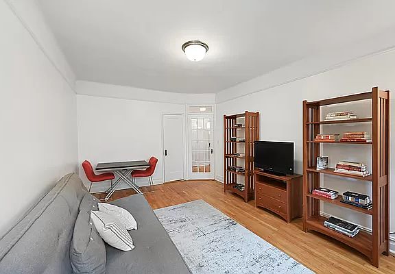 2nd image of 123 E 88th St APT 3C