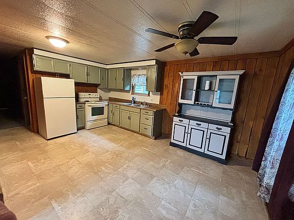 2nd image of 77 Meadow Ln