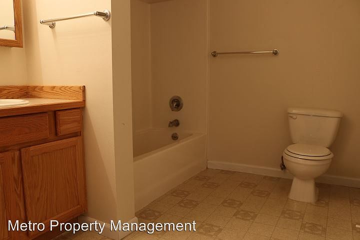 2nd image of 700 Oakmont Rd APT 2