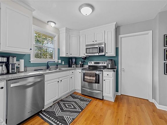 4th image of 2612 Hill N Dale Dr