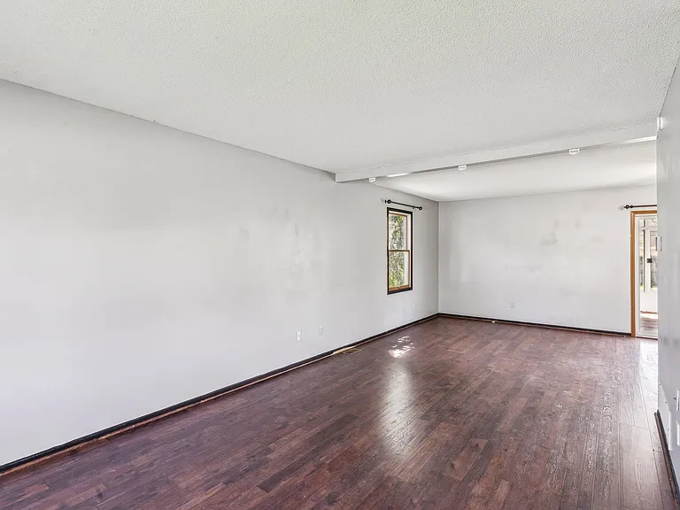 2357 Amy Ave — Photo 10