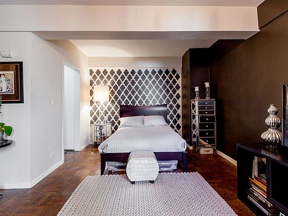 3rd image of 100 W 57th St #19-L