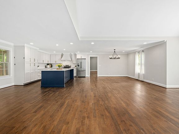 4th image of 108 Dalton Cir