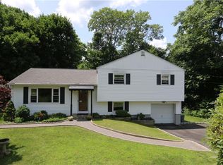 207 Varian Rd, Cortlandt Manor, NY 10567