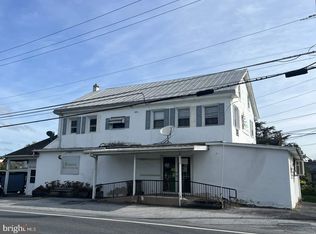 1104 Old Airport Rd, Douglassville, PA 19518