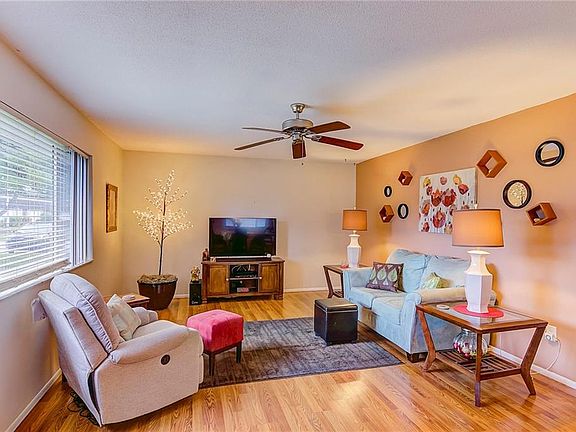 4th image of 3965 Ashwood Ln #45
