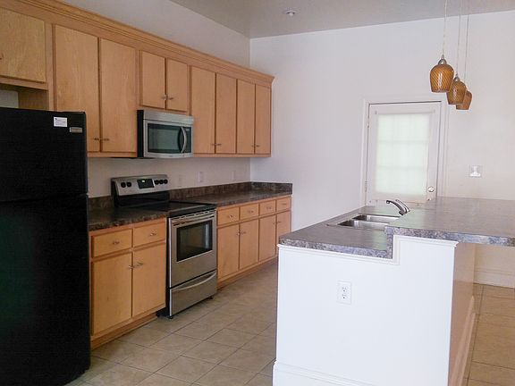 2nd image of 913 Kinney St