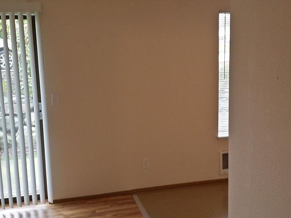 4th image of 601 SE 8th Ave APT B105