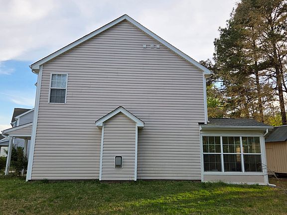 3rd image of 15 N Berrymeadow Ln