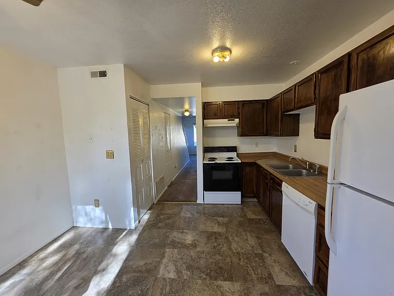 627 1/2 Highline Dr — Photo 8
