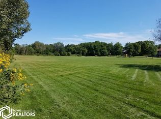 Woodlane Dr, Clear Lake, IA 50428