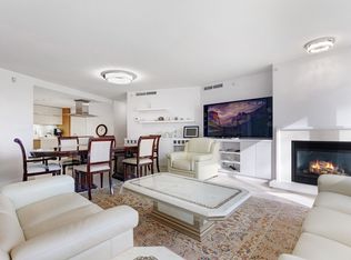 8 Smithe Mews #305, Vancouver, BC