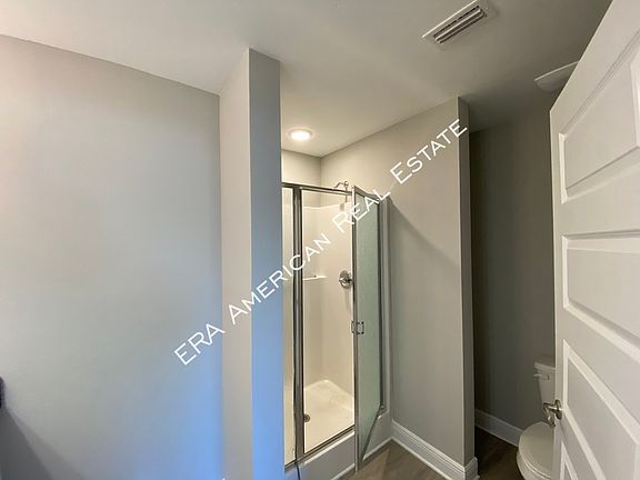 2nd image of 1002 Grace Ln