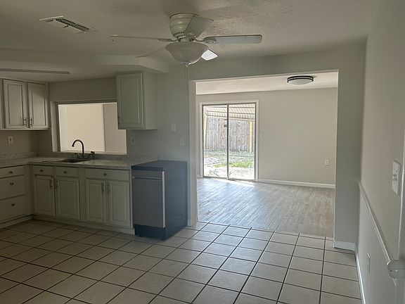 5th image of 4026 Woodsville Dr