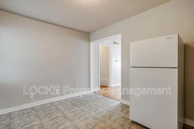 2 bed, 1.0 bath, 1059 sqft, $995 — Photo 3