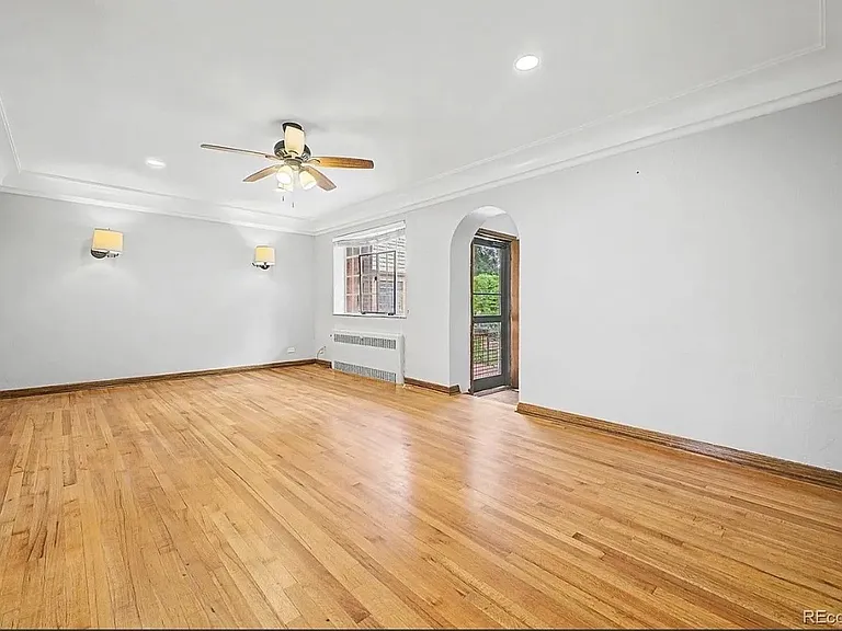 1405 Dexter St — Photo 2