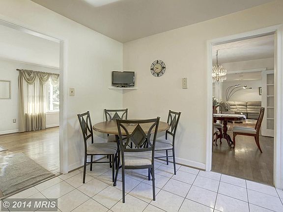 5th image of 4803 Camelot St