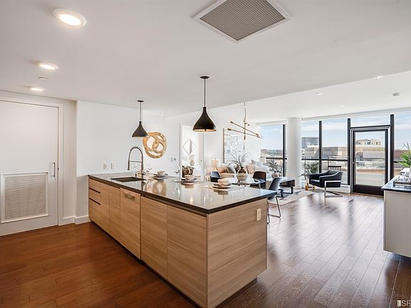 4th image of 708 Long Bridge St APT 907