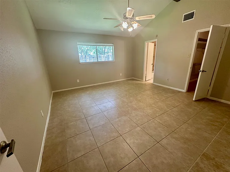 2711 Colony Dr — Photo 17