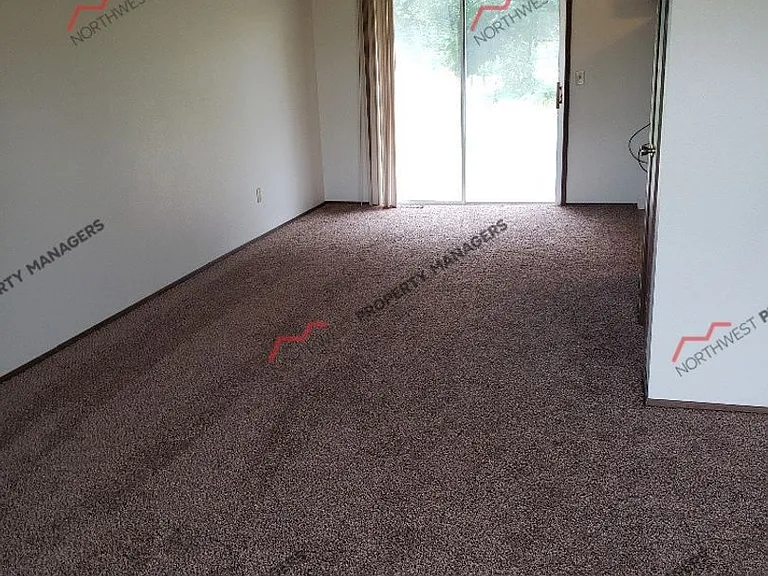 556 Avery Rd W — Photo 3