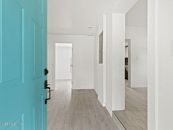 4th image of 1843 BROOKVIEW Drive S