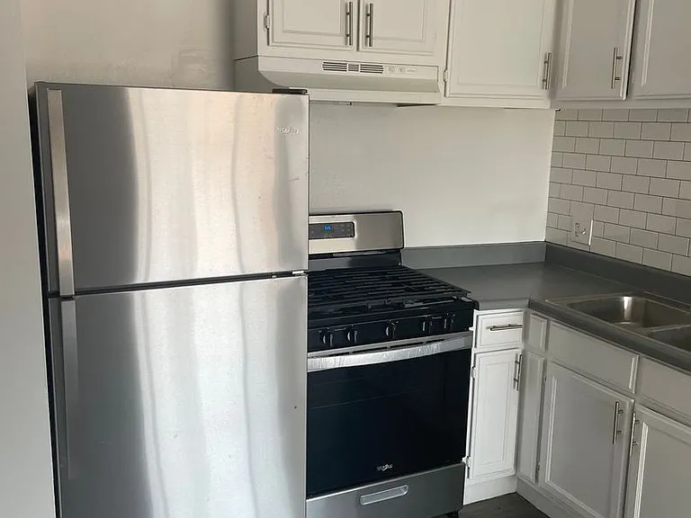 256 S Rampart Blvd — Photo 28
