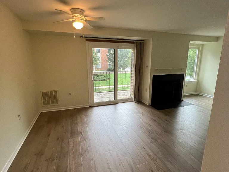 1113 Castle Harbour Way #2B — Photo 7