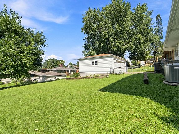 4th image of 2432 Mansfield Dr