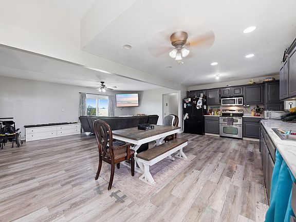 5th image of 303 B St SW