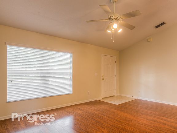 4th image of 834 Cherry Laurel St