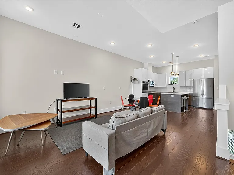 2401 Crawford St #C3D — Photo 11