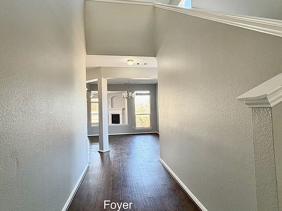 2nd image of 2821 Lynx Ln