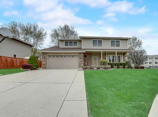 936 Apple Dr, Schaumburg, IL 60194