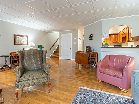 4th image of 270 Jefferson Cir APT 21