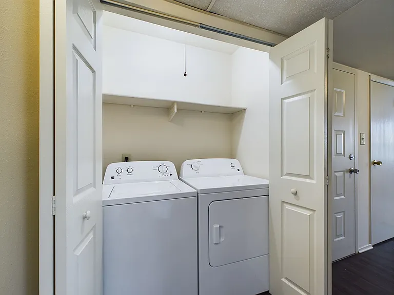 Stoney Brooke Apartments — Photo 11