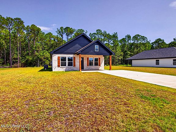 3rd image of 3419 Raintree Dr