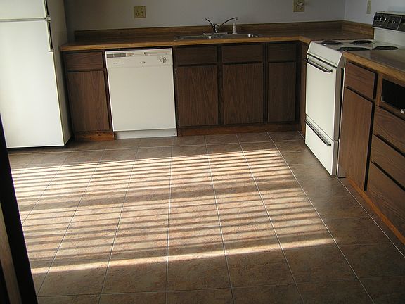 4th image of 6991 Eisenhower Ave