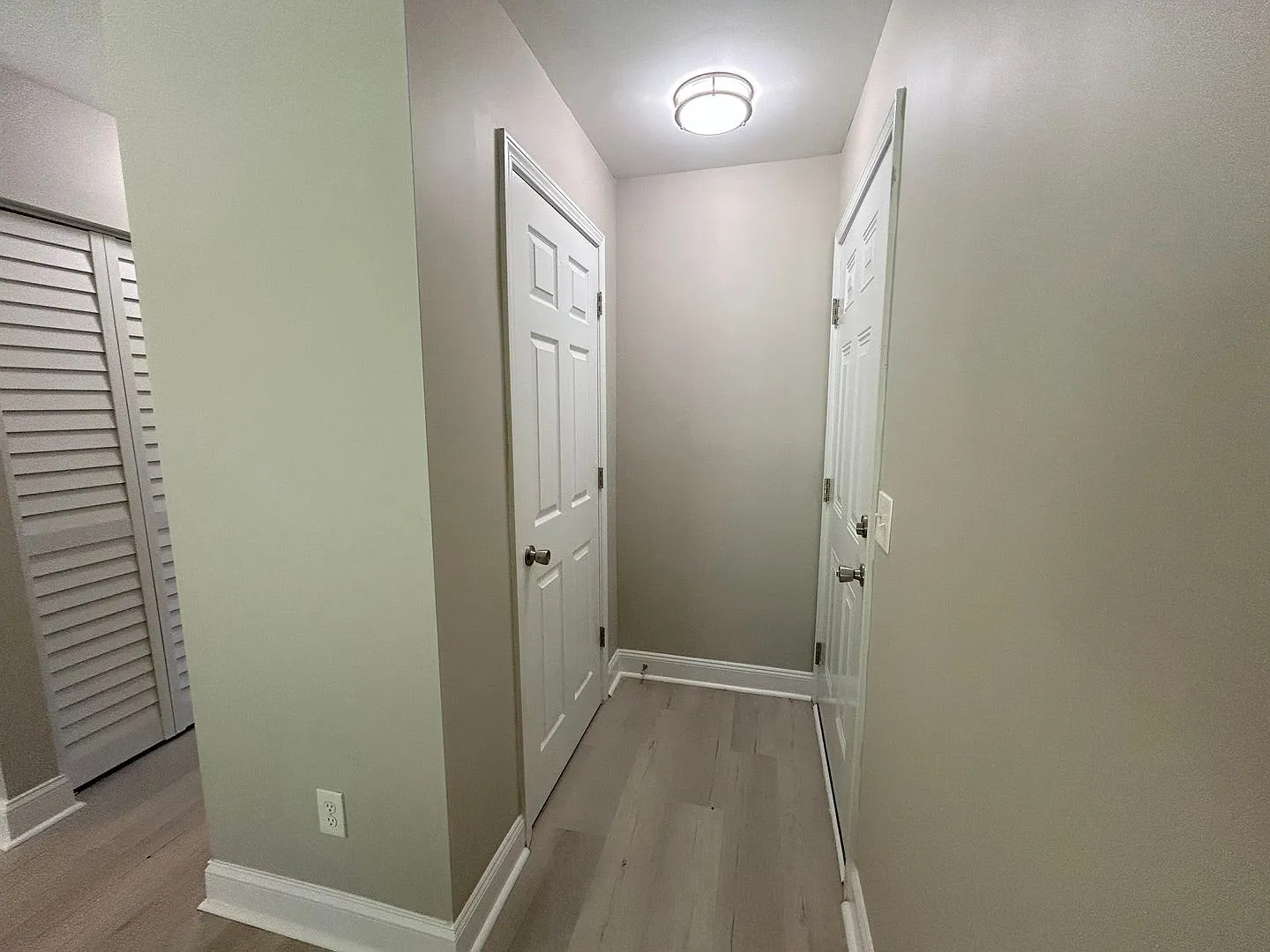 Updated two bedroom condo in Hampstead! — Photo 4