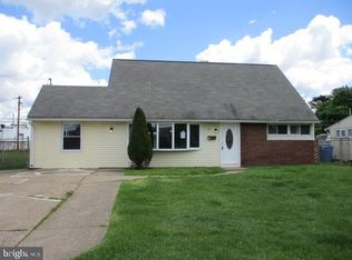 76 Jonquil Ln, Levittown, PA 19055