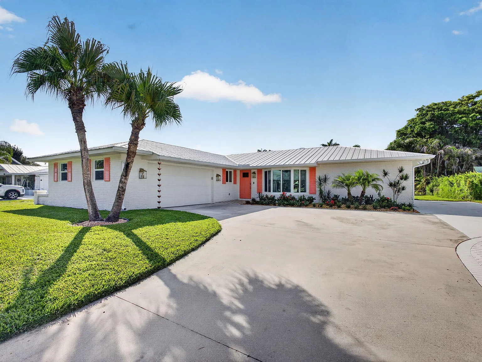 3 bed, 2.0 bath, 1602 sqft, $4,300 — Photo 2
